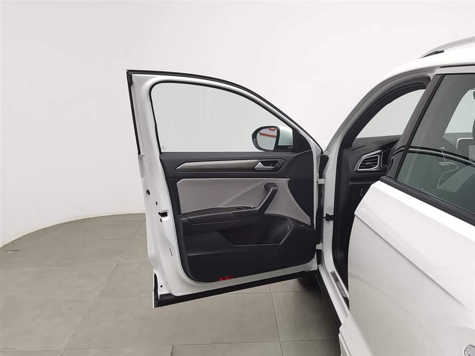 Volkswagen T-ROC exploring Songs