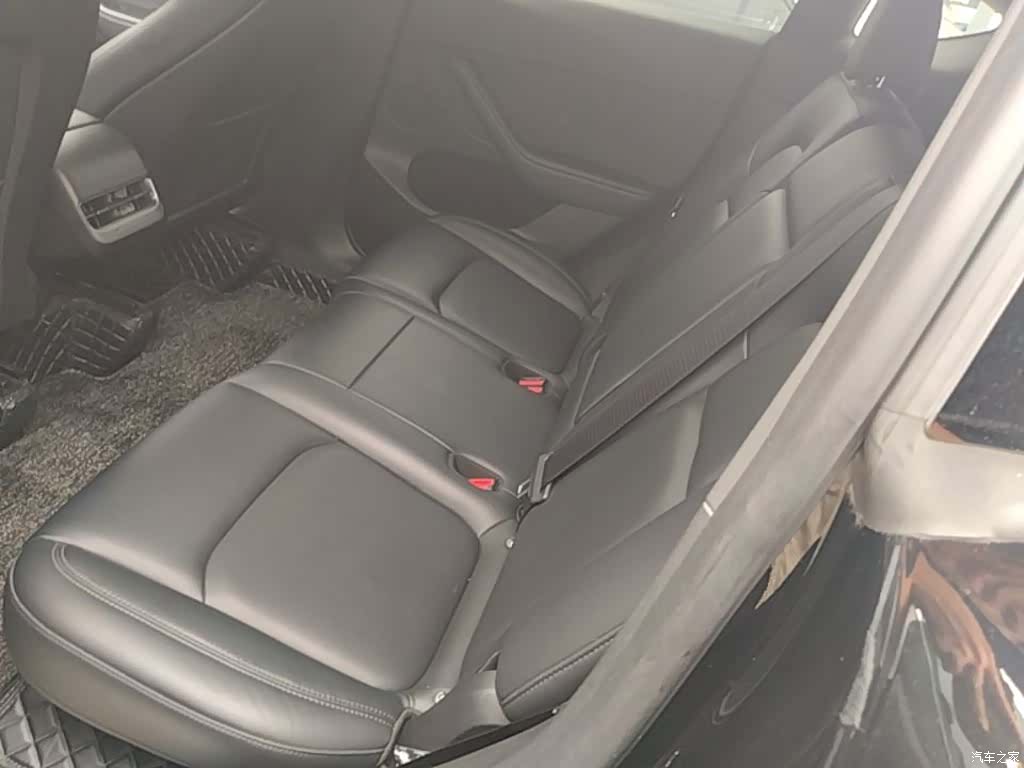 Tesla Model Y, 2023 17