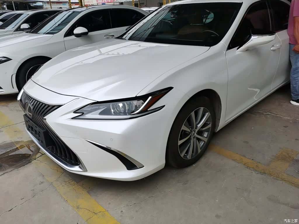 Lexus ES, 2019 1