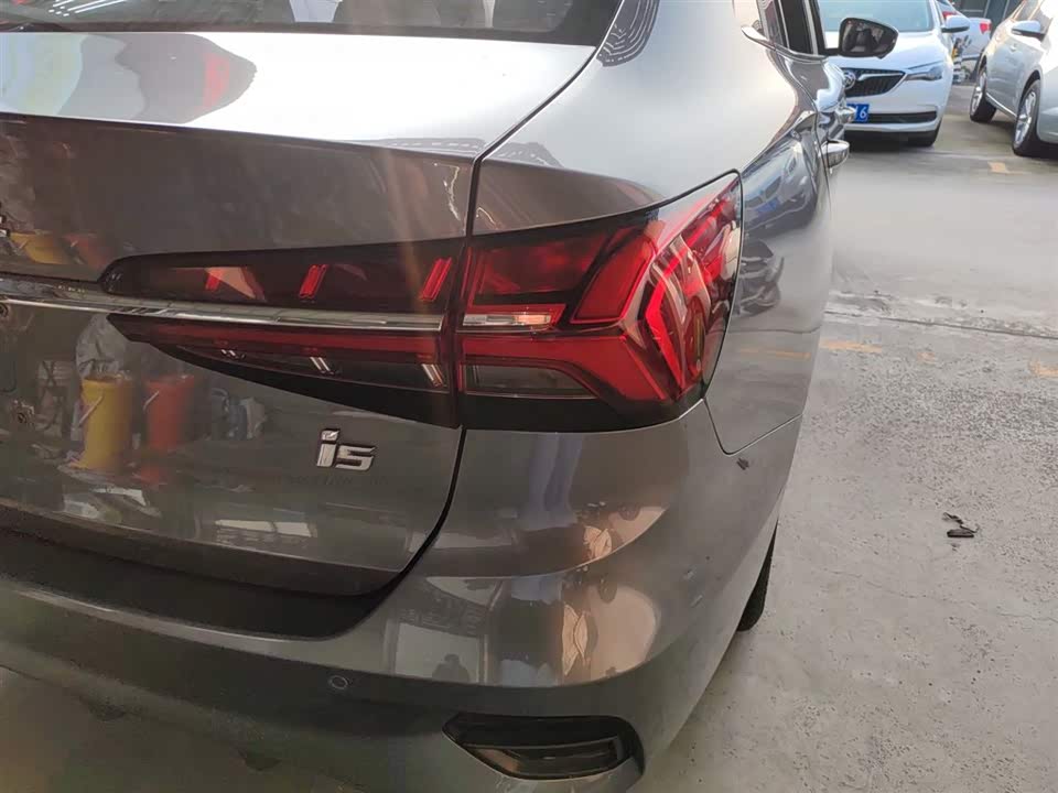 Roewe i5