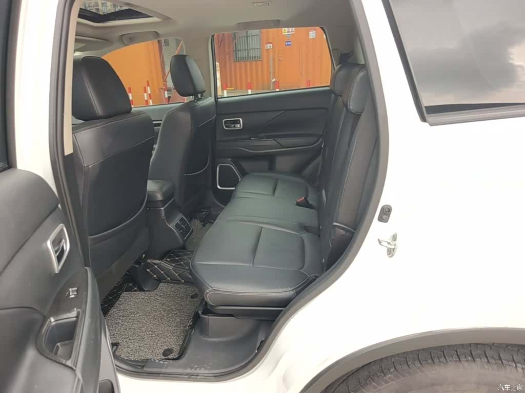 Mitsubishi Outlander, 2018 17