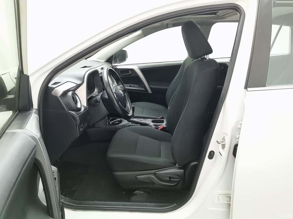 Toyota RAV4, 2018 10