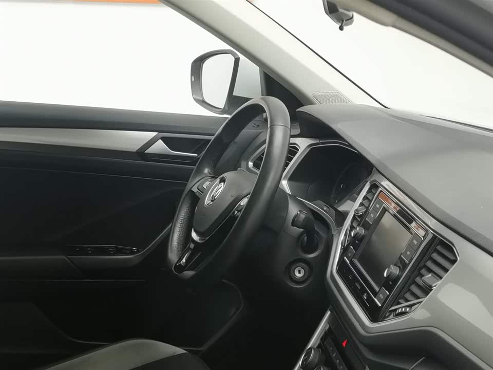 Volkswagen T-ROC exploring Songs