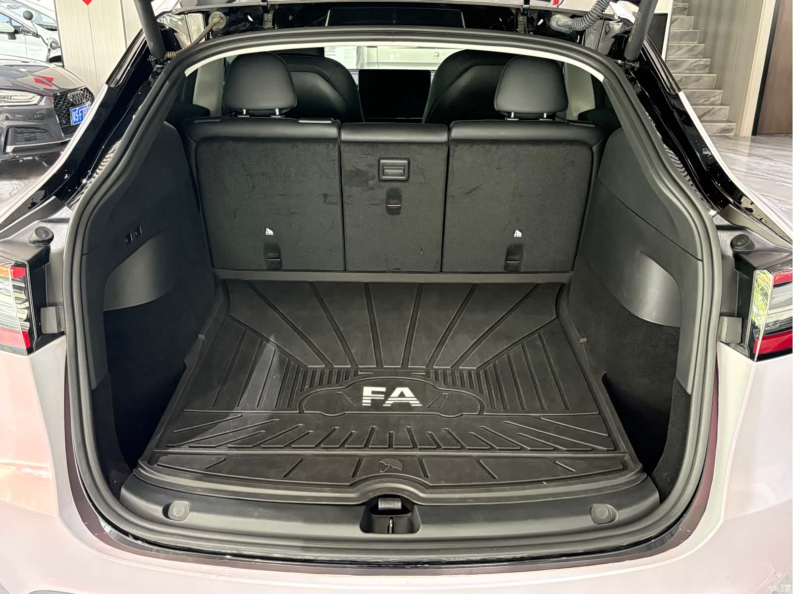 Tesla Model Y, 2023 29