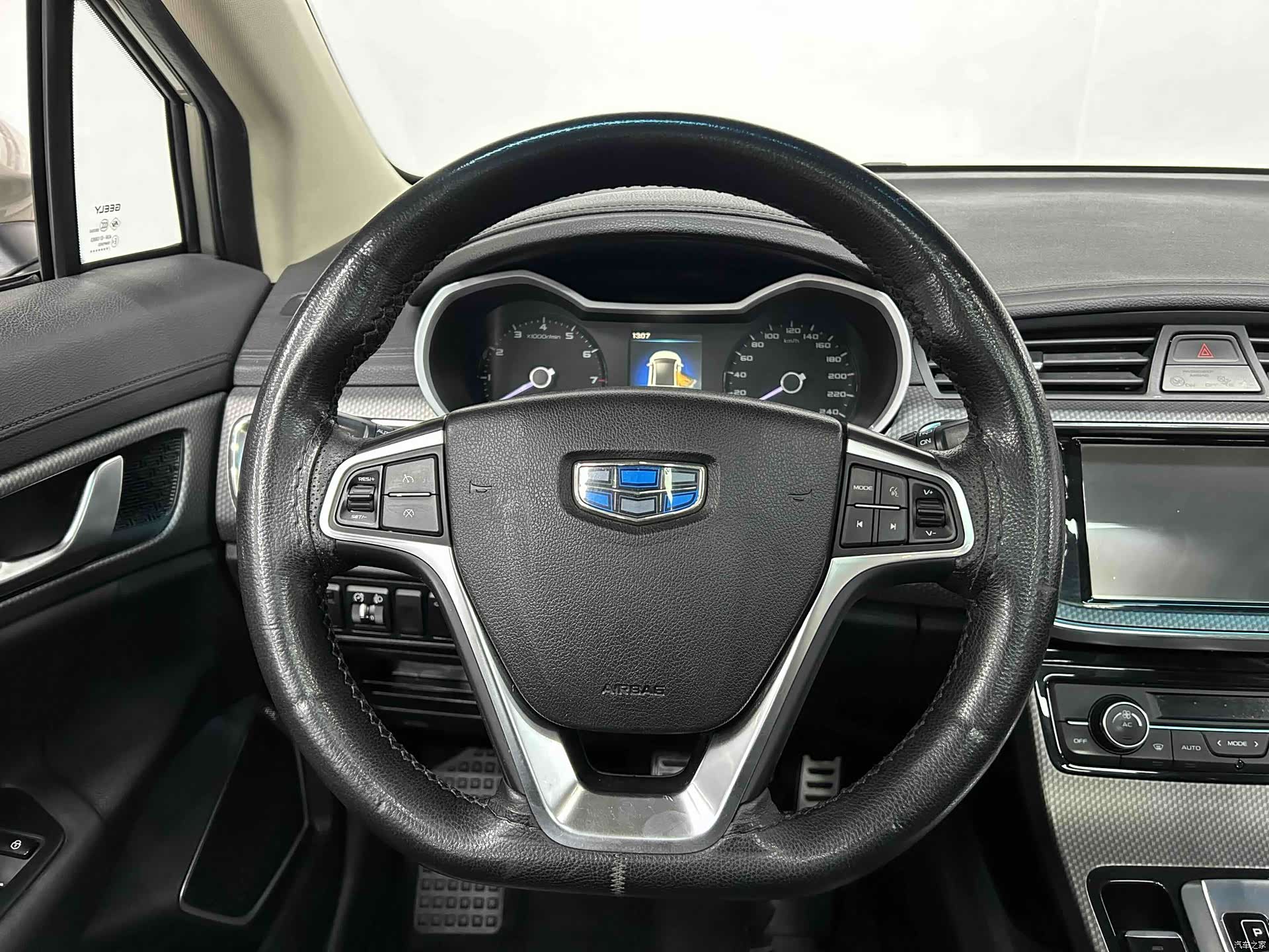 Geely Emgrand, 2018 12