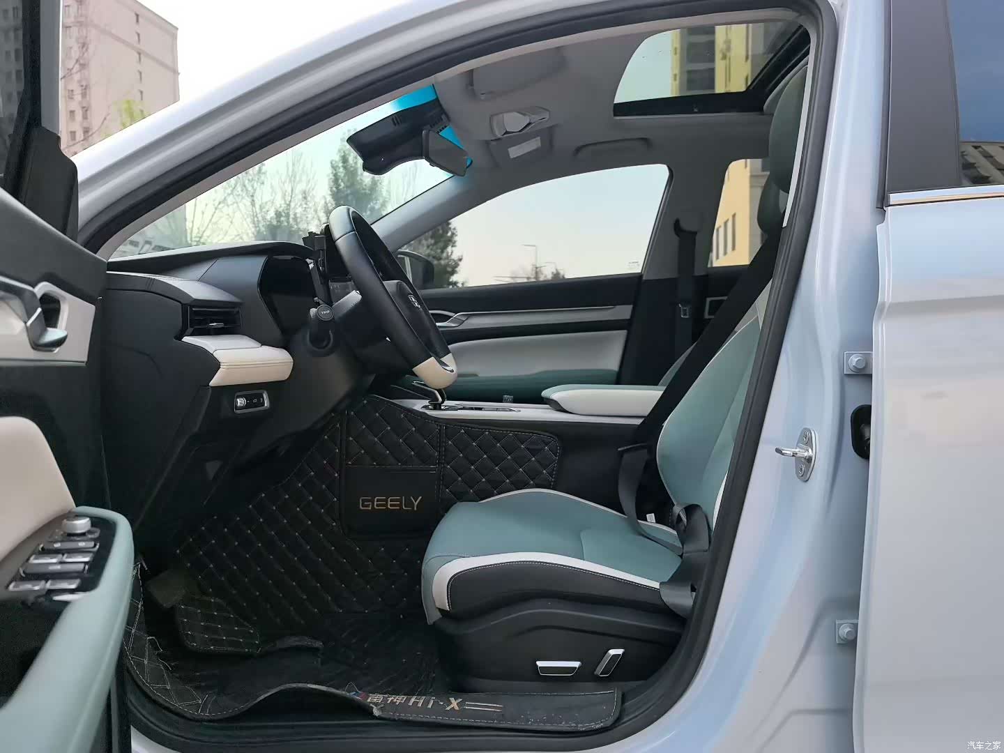 Geely Emgrand, 2022 4