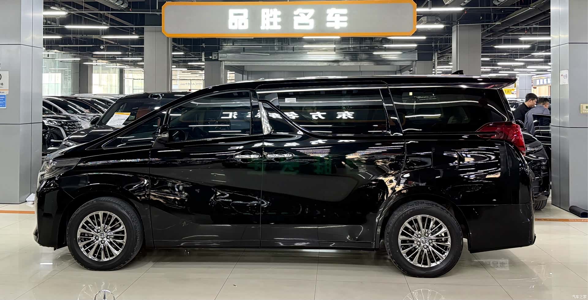 Toyota Alphard, 2022 4