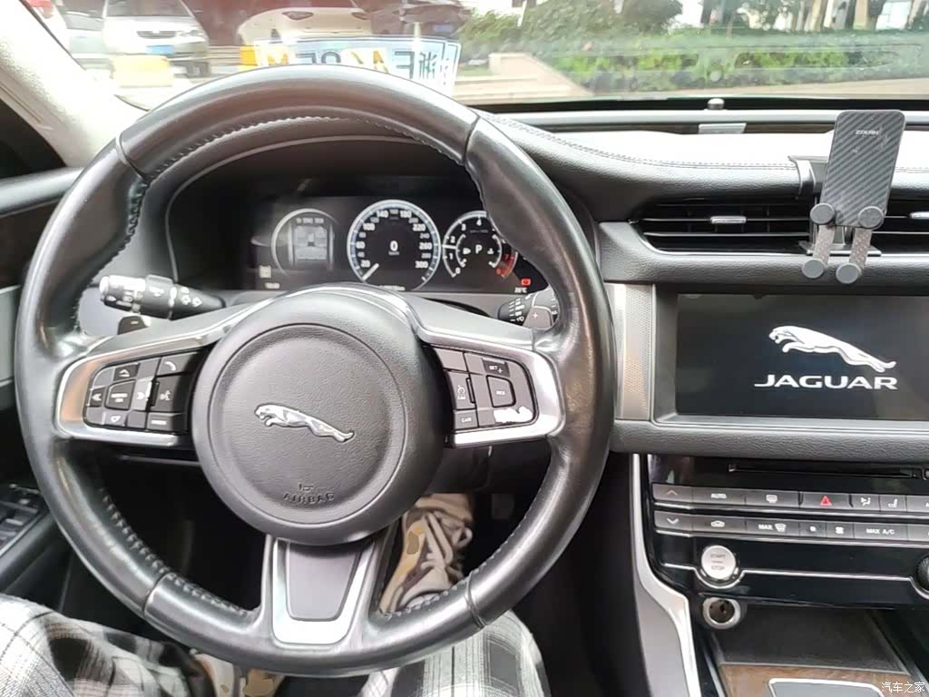 Land Rover XFL, 2017 3