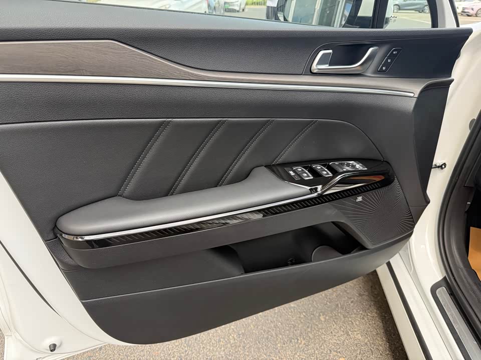 Kia K5 Kia K5