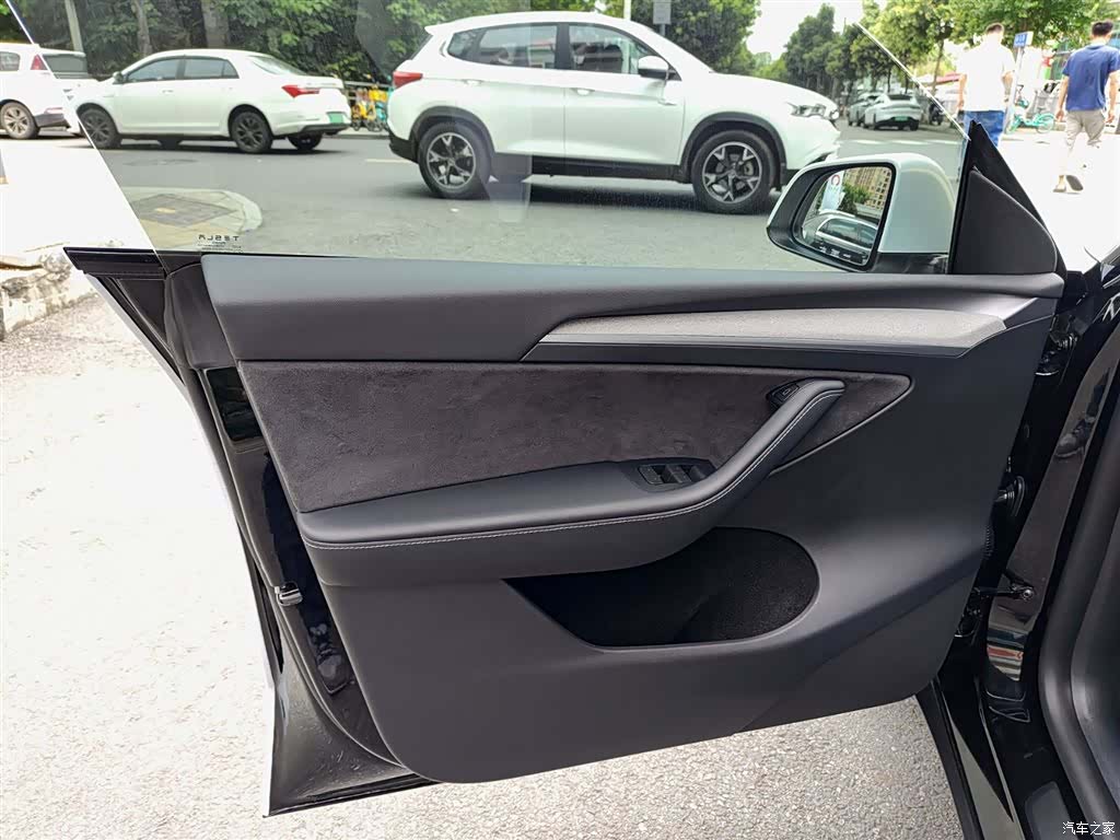 Tesla Model Y, 2024 6