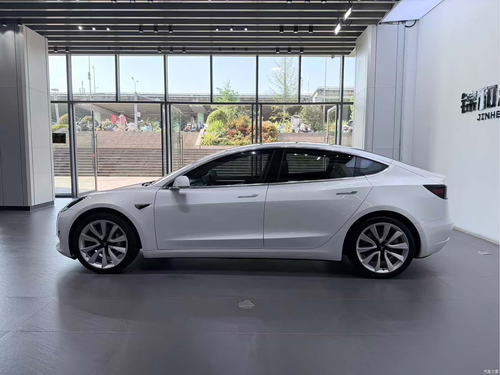 Tesla Model 3, 2019 7