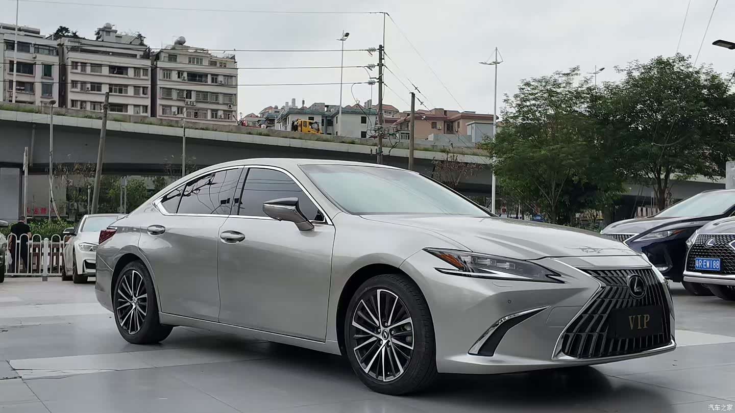 Lexus ES, 2022 3
