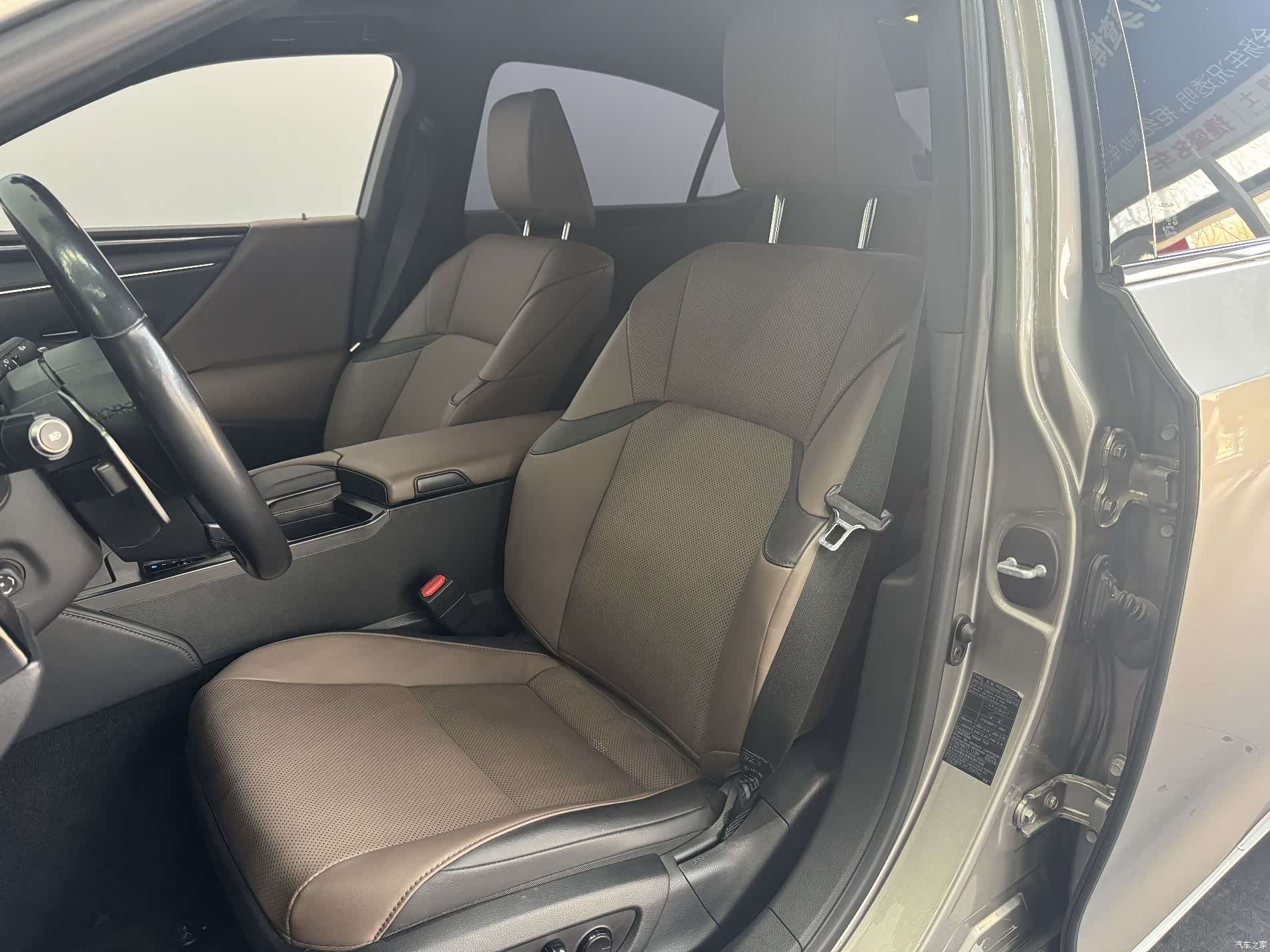 Lexus ES, 2022 14
