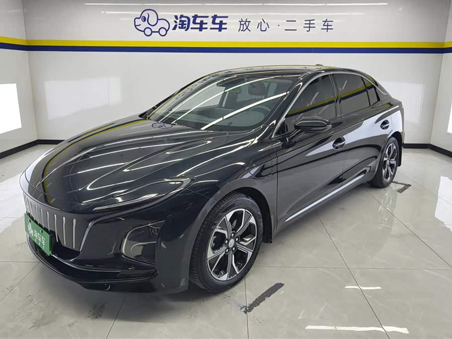 Hongqi E-QM5
