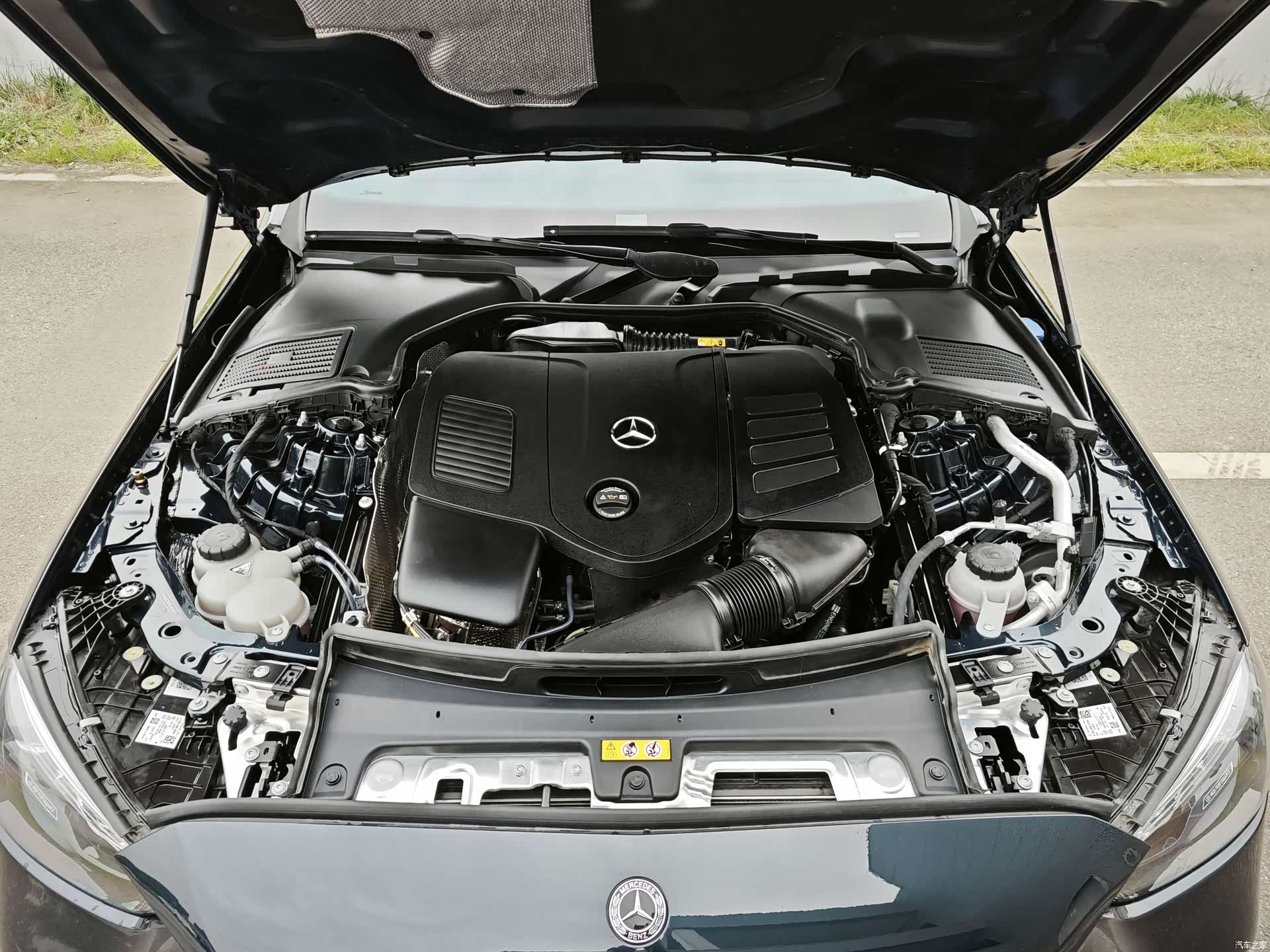 Mercedes-Benz C-Class, 2024 13