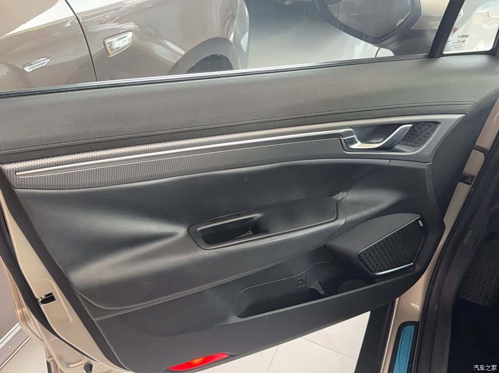 Geely Emgrand, 2017 17