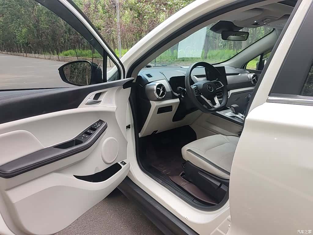 BYD Yuan, 2022 16