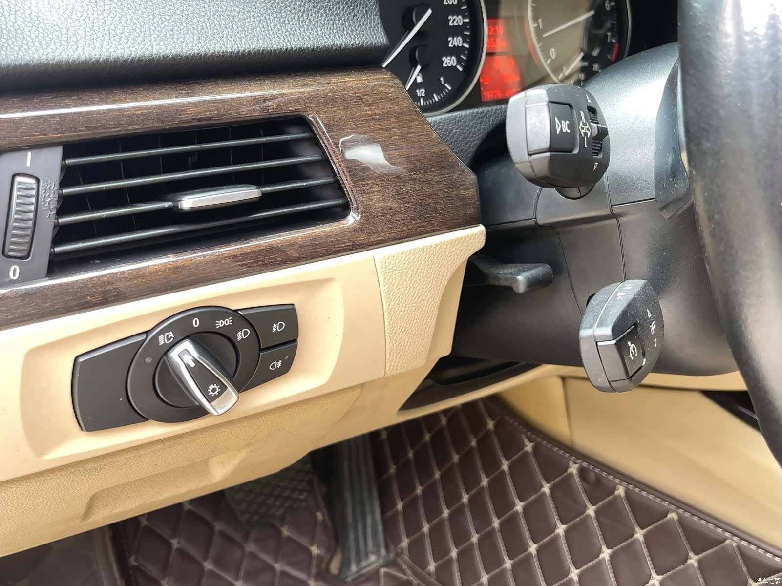 BMW 3 Series, 2011 15