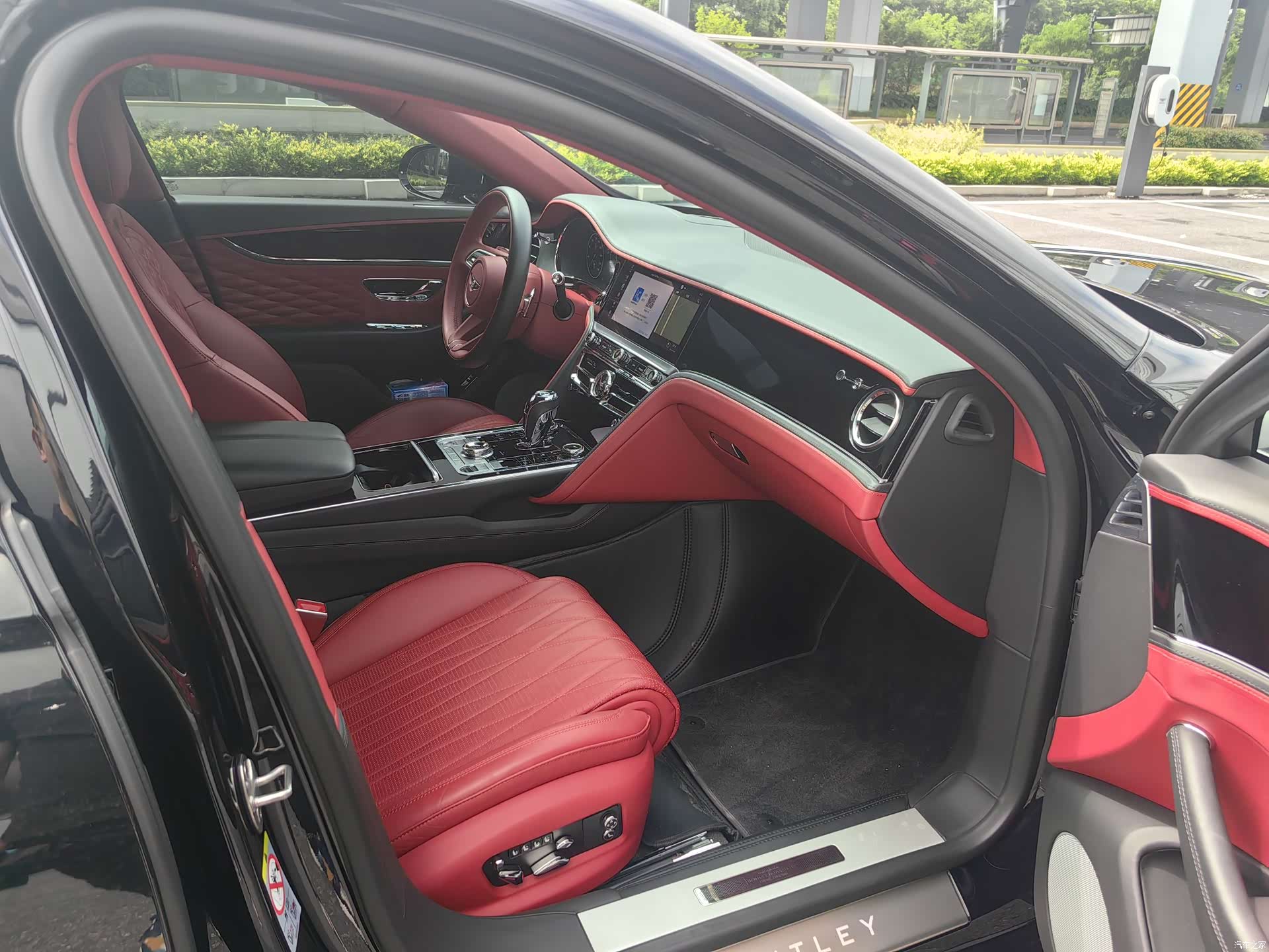 Bentley Flying Spur, 2023 14