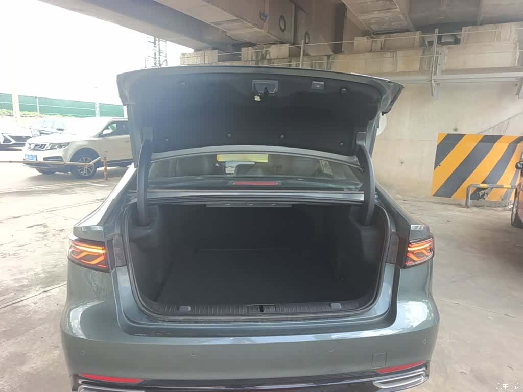 Chery Arrizo 8, 2025 19