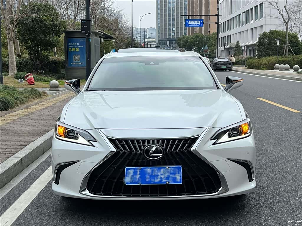 Lexus ES, 2024 2