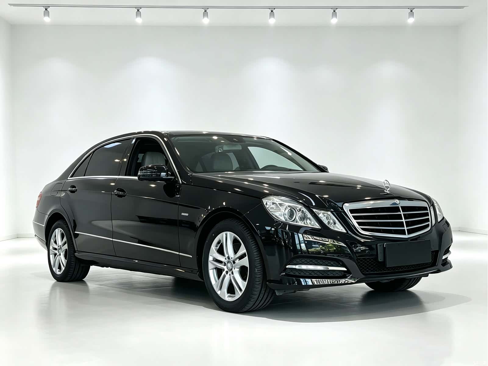 Mercedes-Benz E-Class, 2012 4