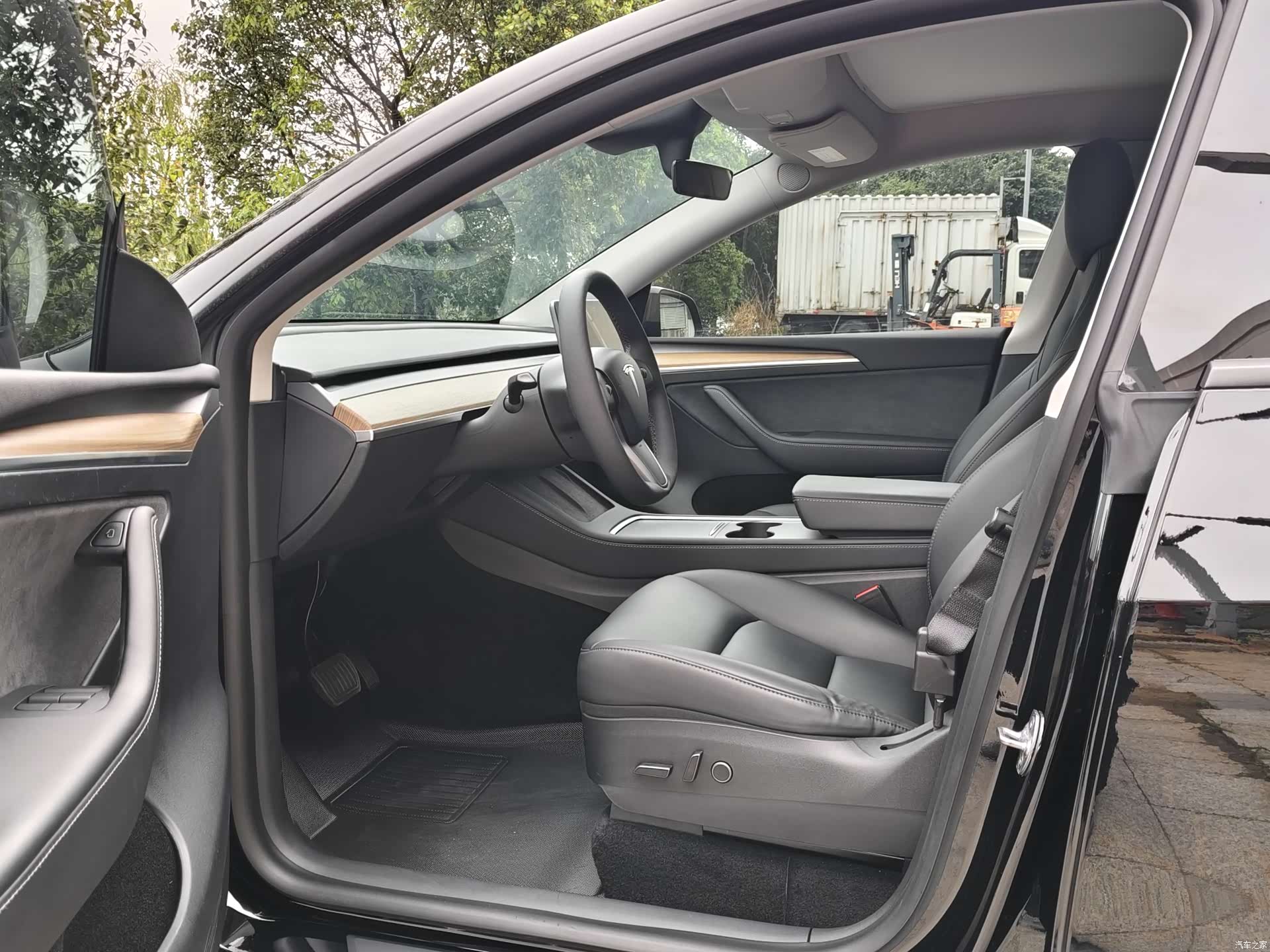 Tesla Model Y, 2021 4