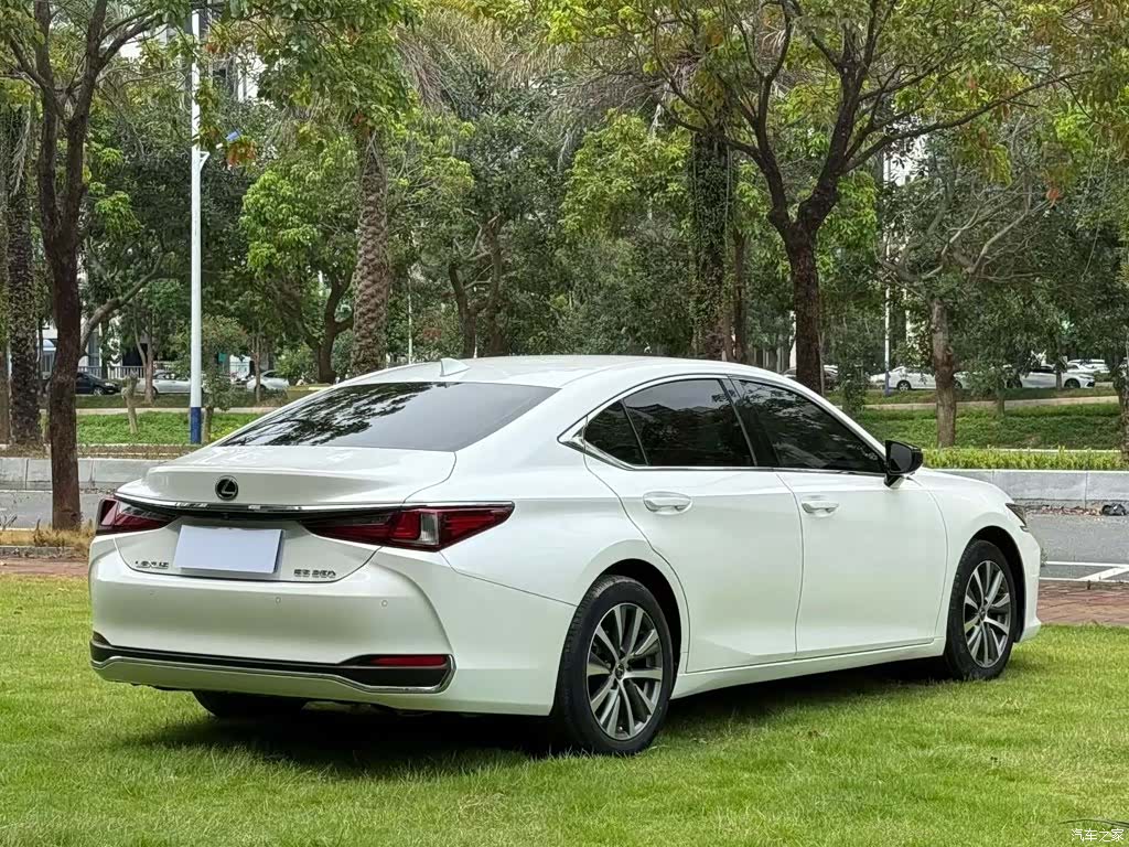 Lexus ES, 2021 9
