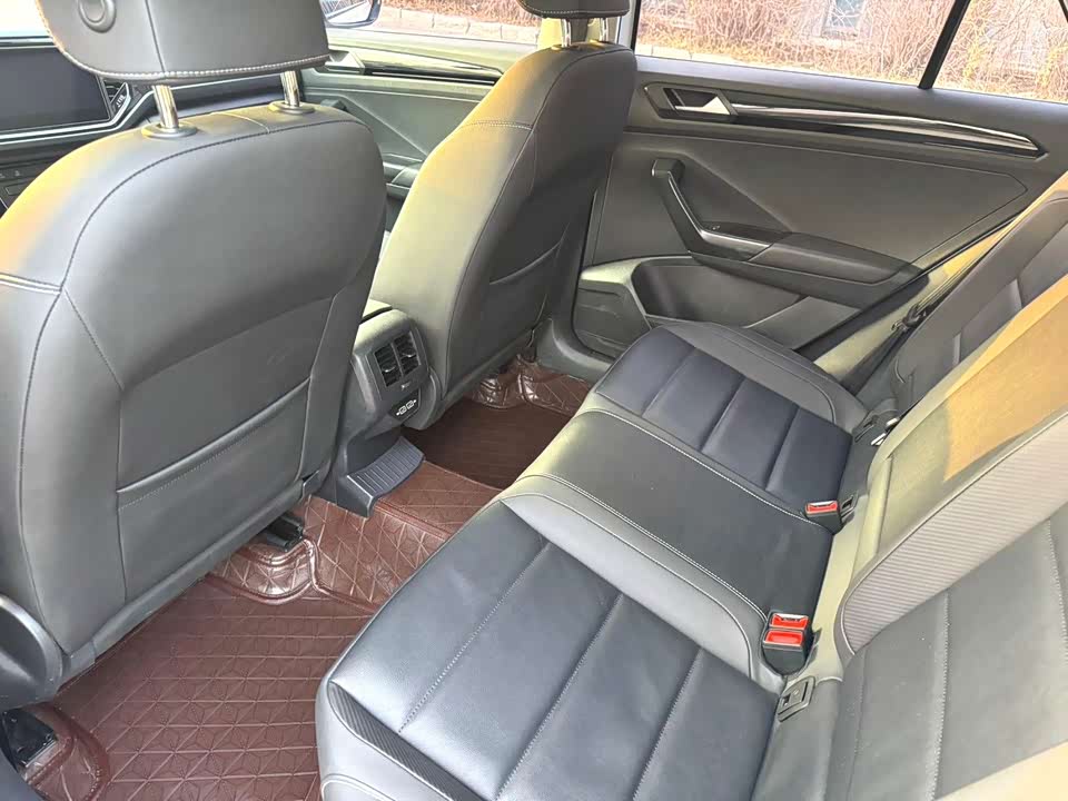 Volkswagen T-ROC exploring Songs