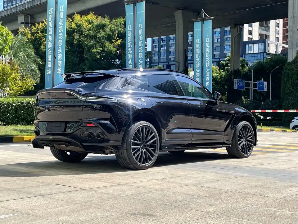 Aston Martin DBX
