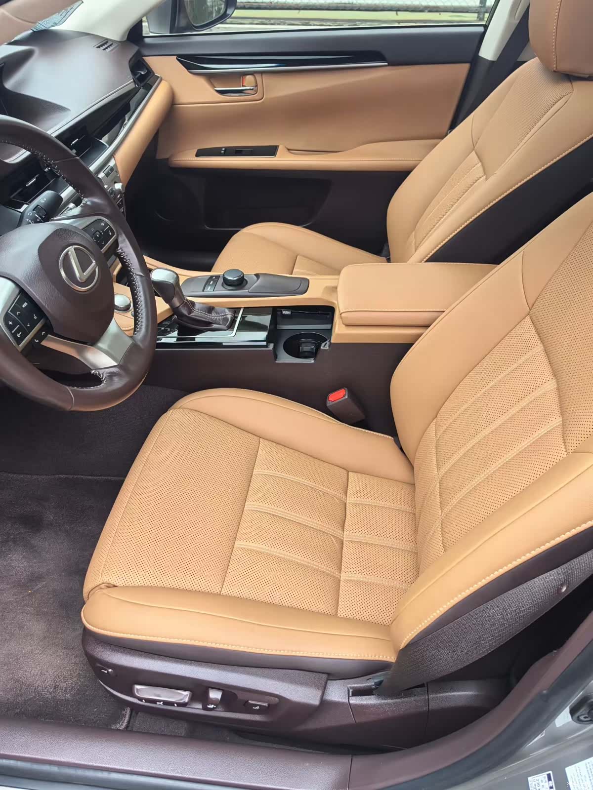 Lexus ES, 2017 все фото