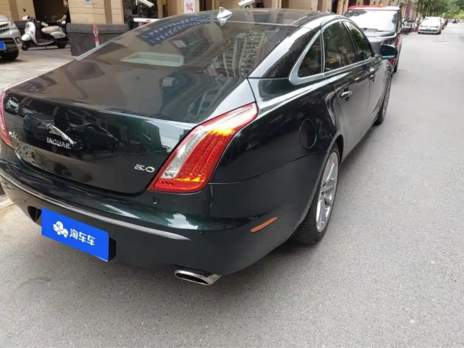 Jaguar XJ