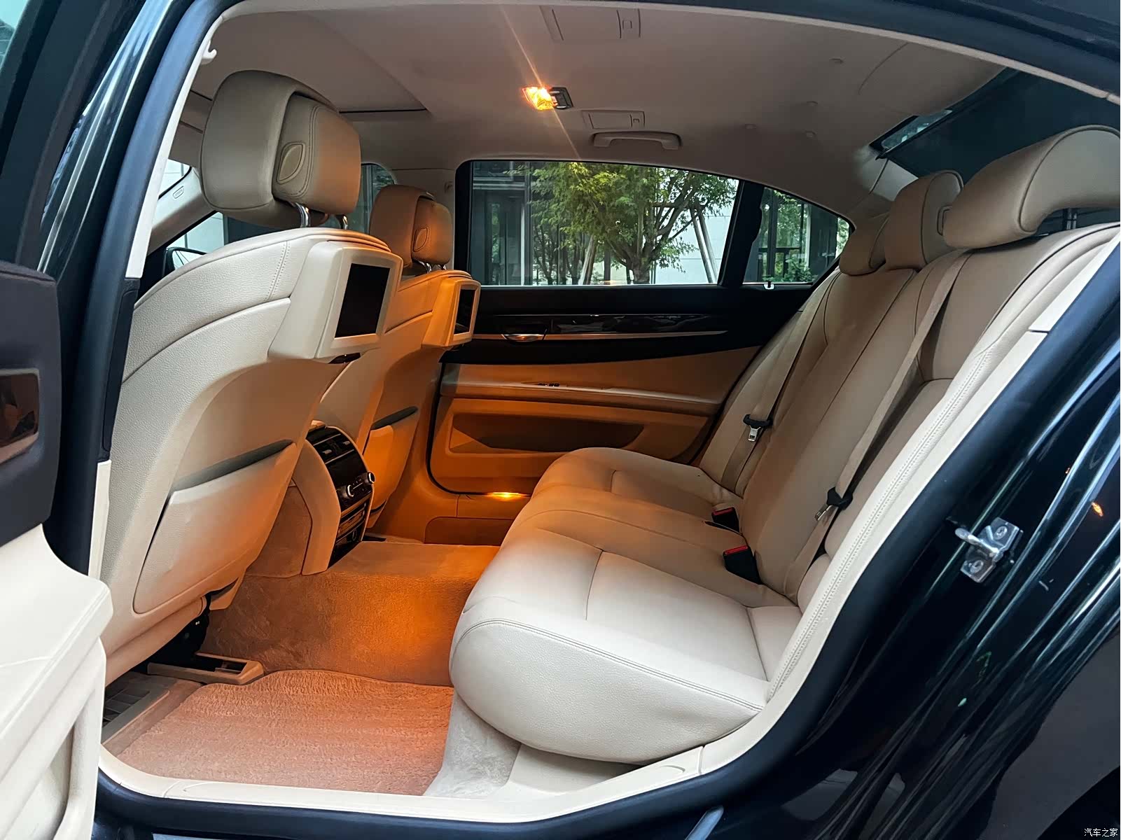 BMW 7 Series, 2012 11