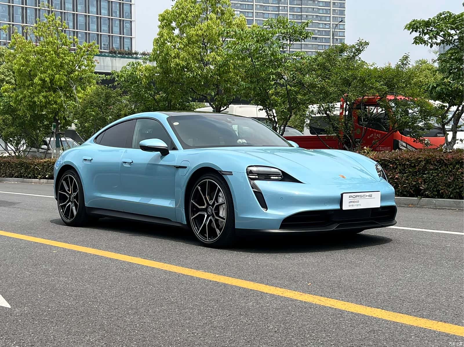 Porsche Taycan, 2023 3