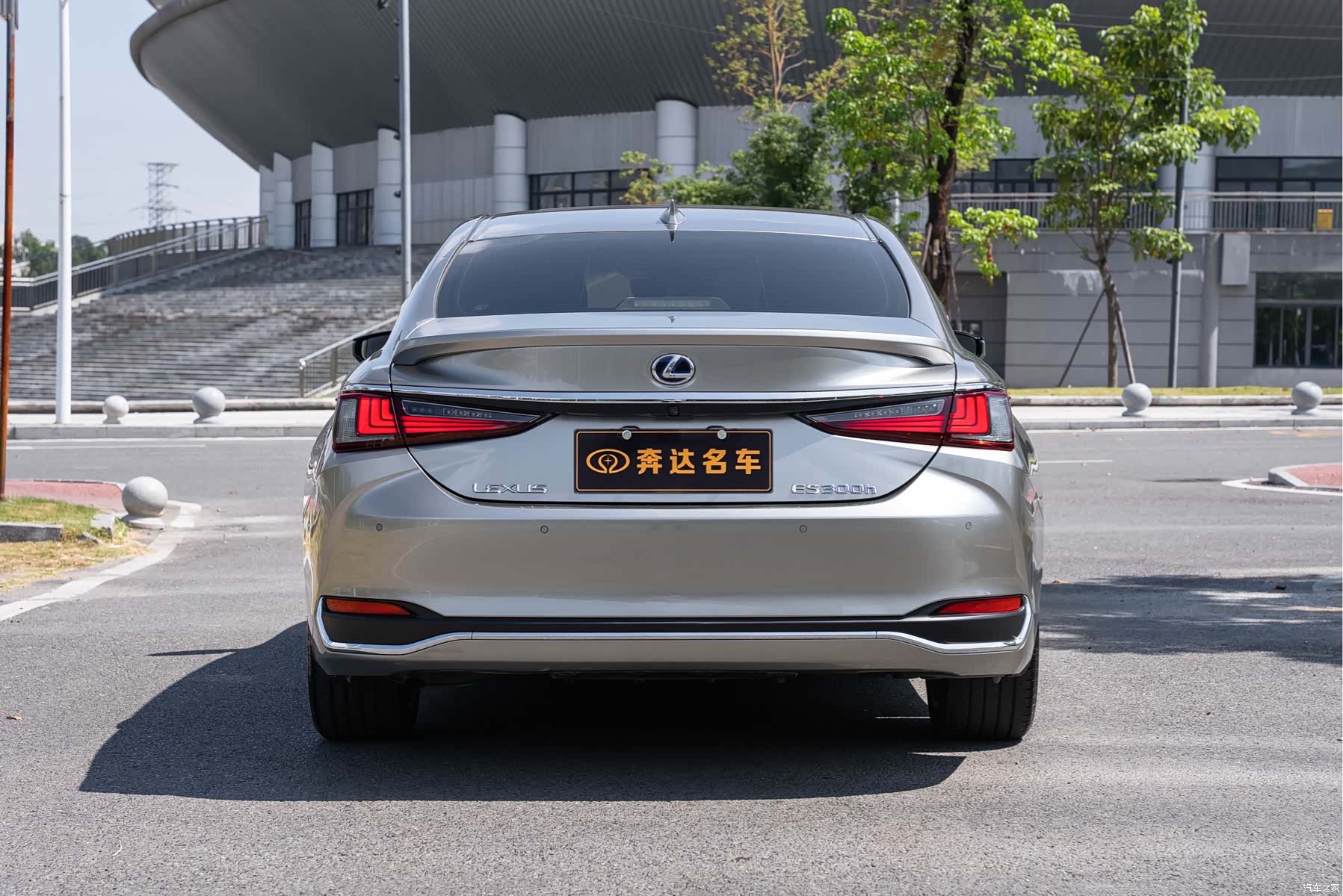 Lexus ES, 2022 все фото