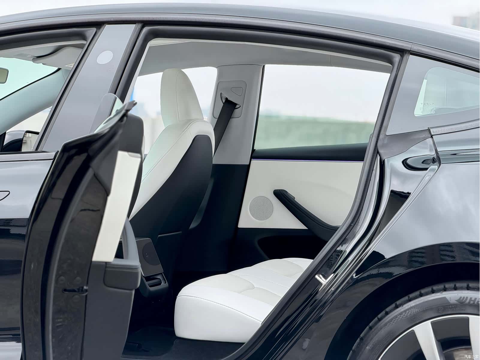 Tesla Model 3, 2024 17