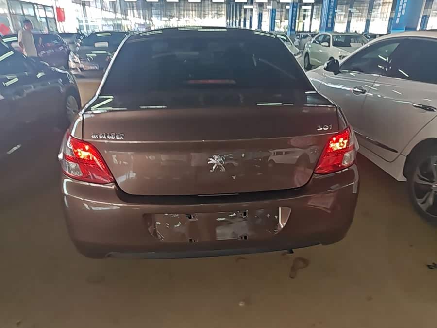 Peugeot 301 2015, фото 6