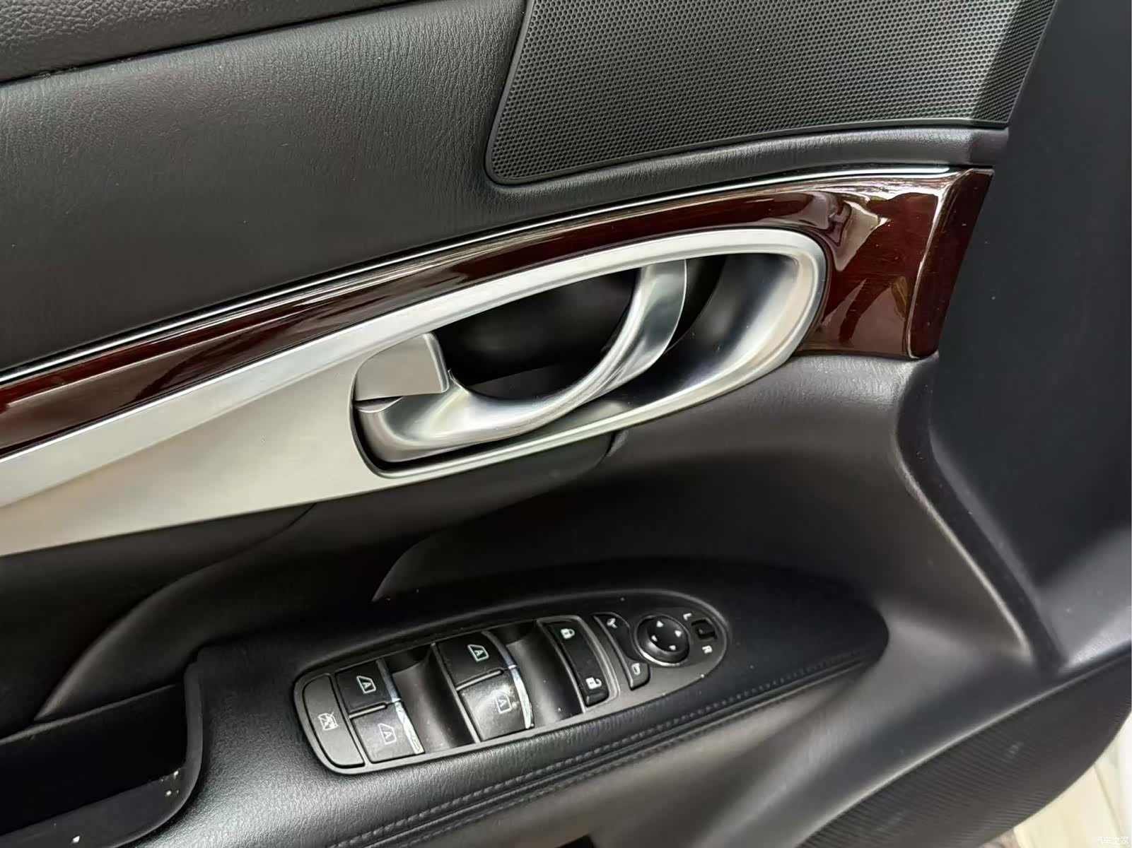 Infiniti Q70, 2016 12