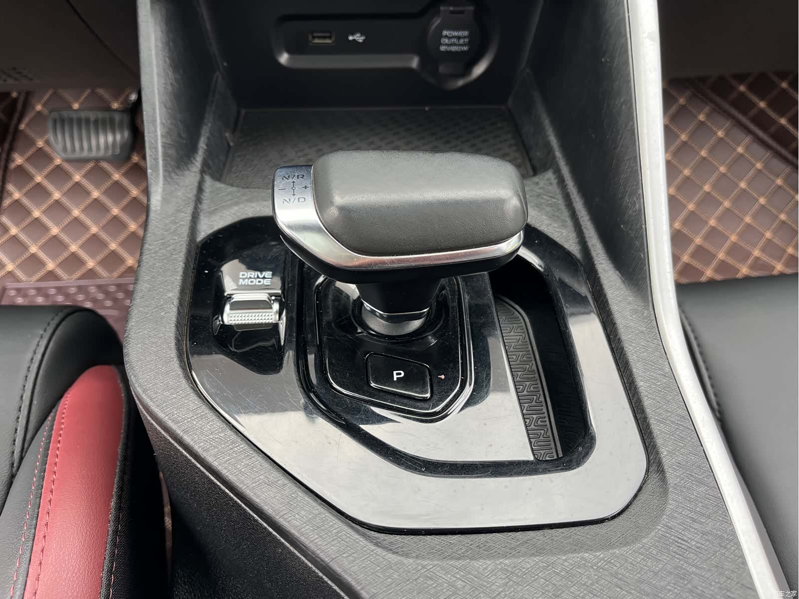 Geely Coolray, 2023 14