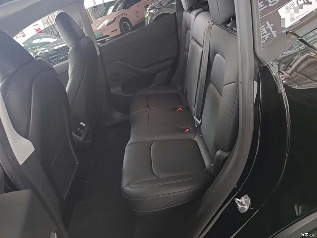 Tesla Model Y, 2023 17