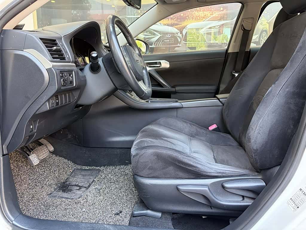 Lexus CT, 2013 10