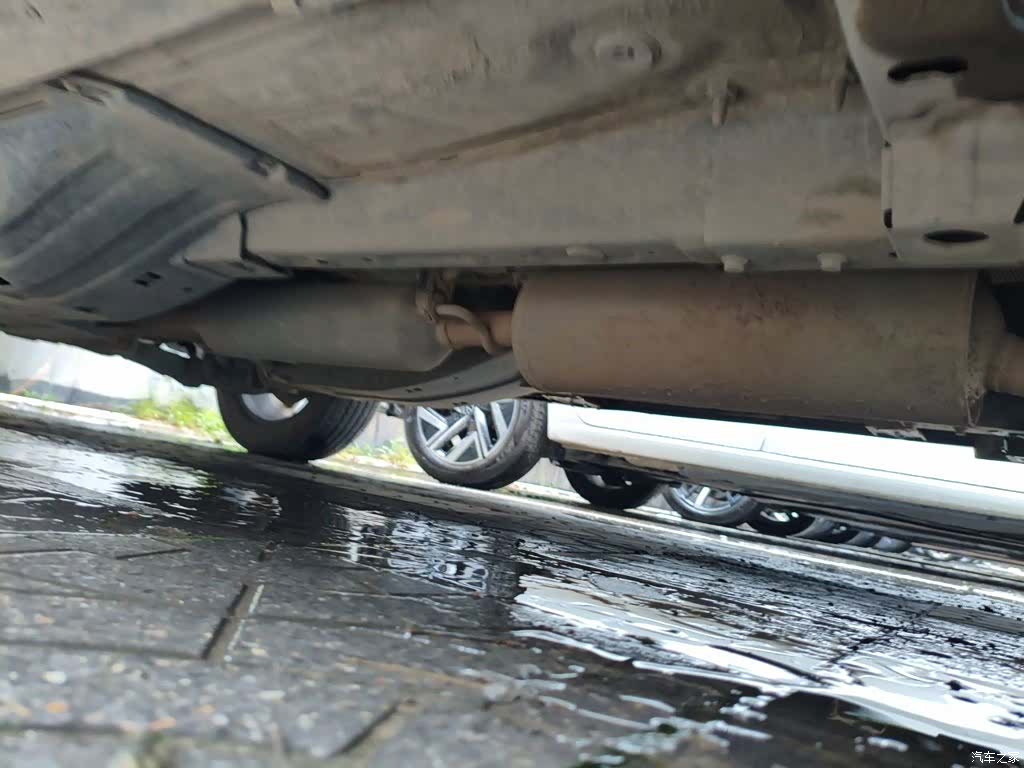 DongFeng AX7, 2018 15