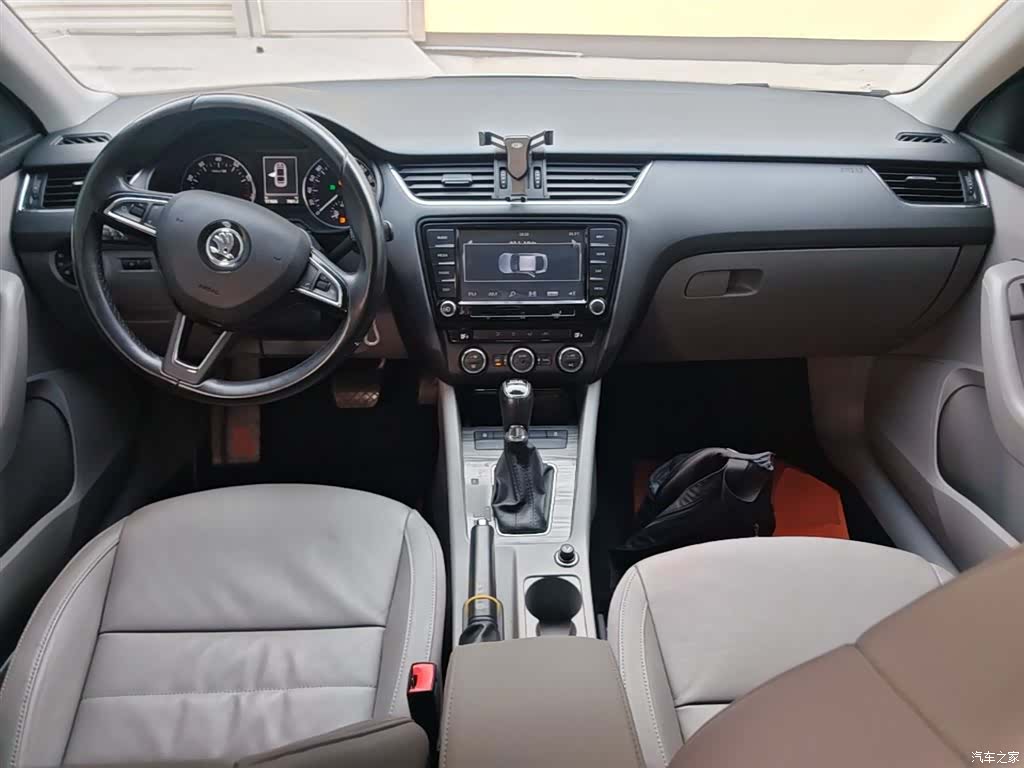 Skoda Octavia, 2015 10