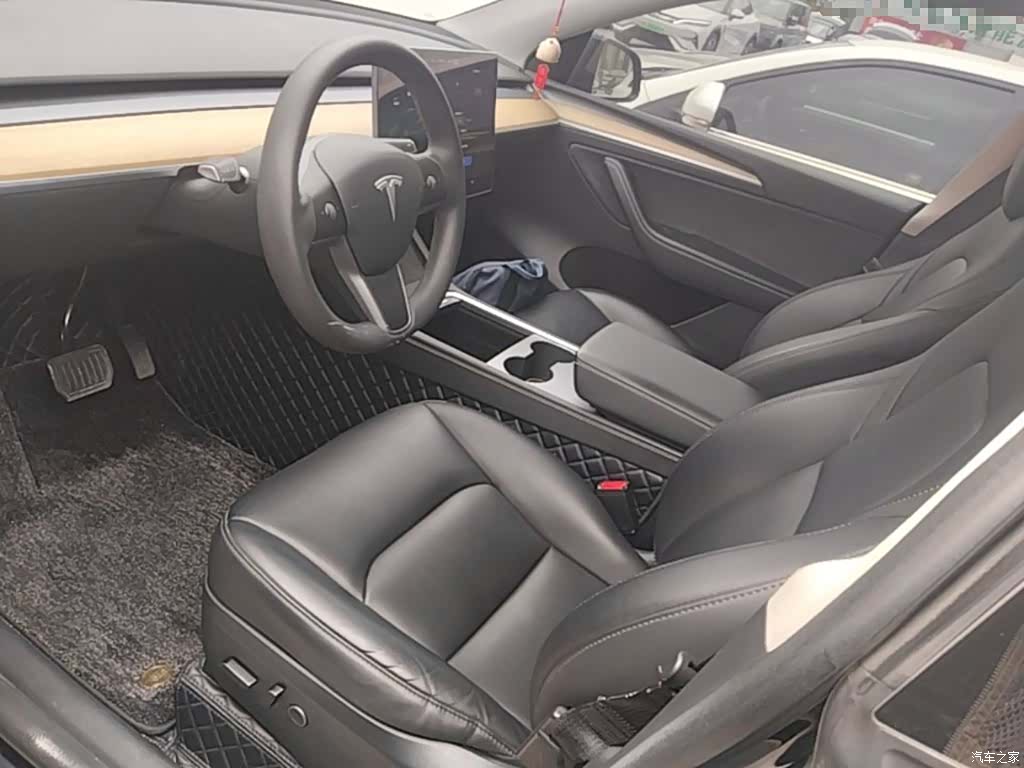 Tesla Model Y, 2023 15