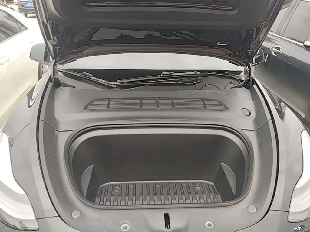 Tesla Model Y, 2023 20