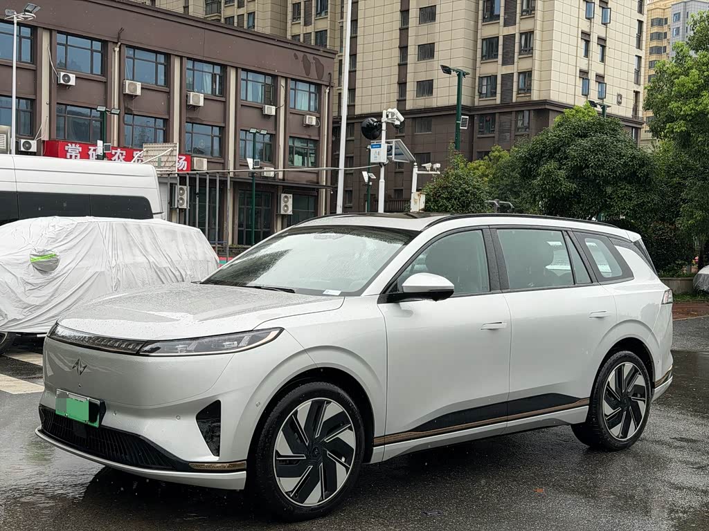 Dongfeng eπ008