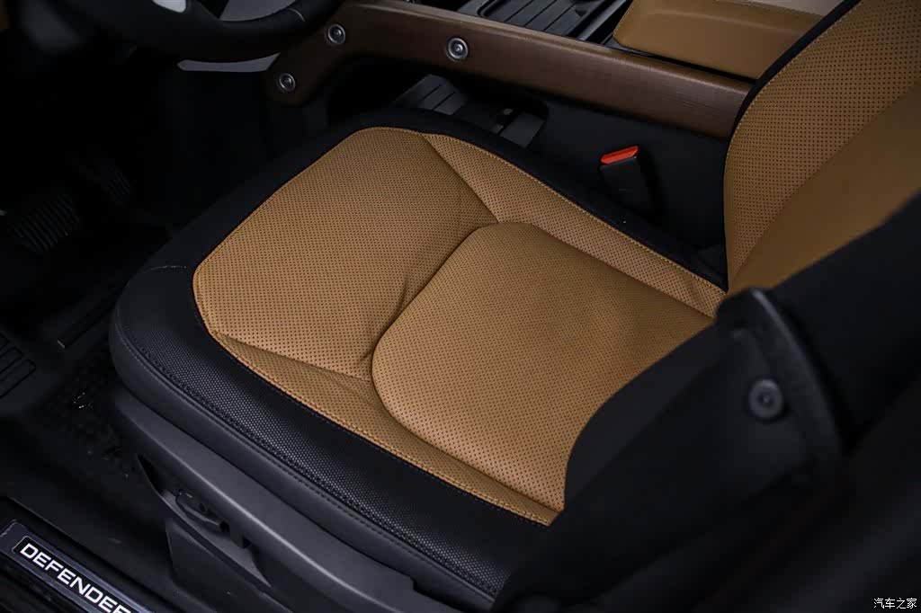 Land Rover Defender, 2024 13