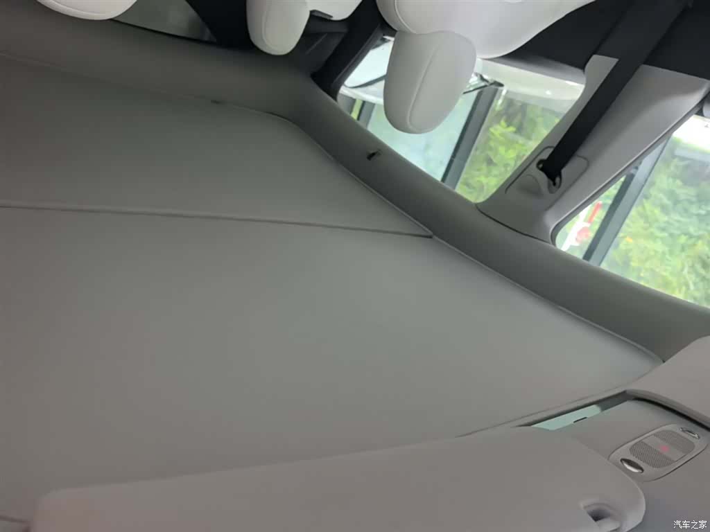 Tesla Model Y, 2023 18
