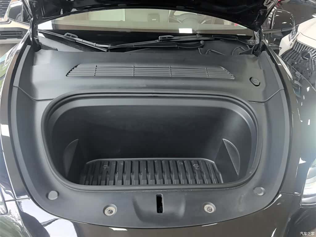 Tesla Model Y, 2023 20