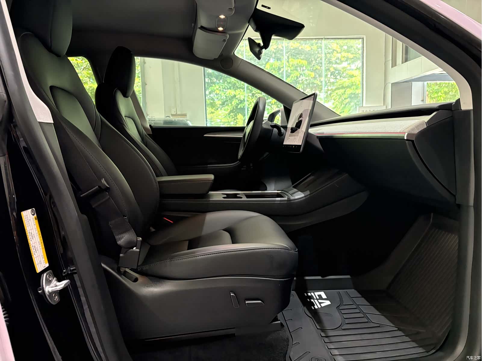 Tesla Model Y, 2023 16